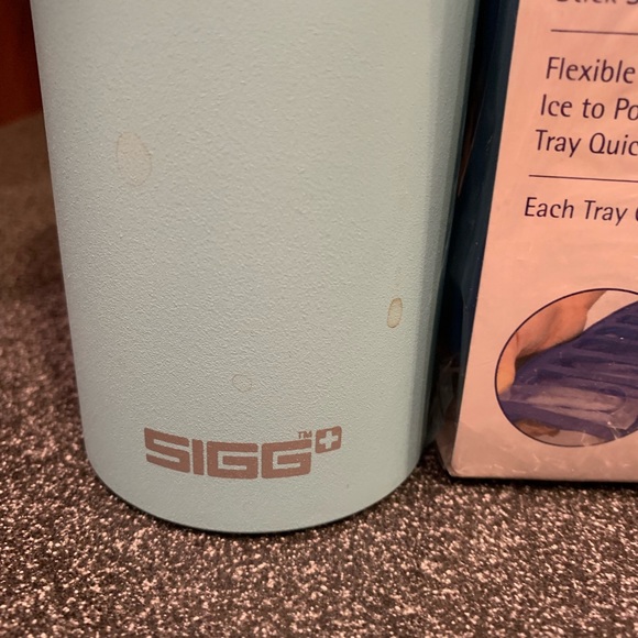 New Set Heavy Duty Sigg Waterbottles and Ice Trays - Picture 3 of 7